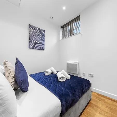 Modern One Bedroom Flat - Near Heathrow, Windsor Castle, Thorpe Park - Staines London Tw18 Exterior foto