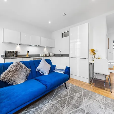 Modern One Bedroom Flat - Near Heathrow, Windsor Castle, Thorpe Park - Staines London Tw18 Exterior foto