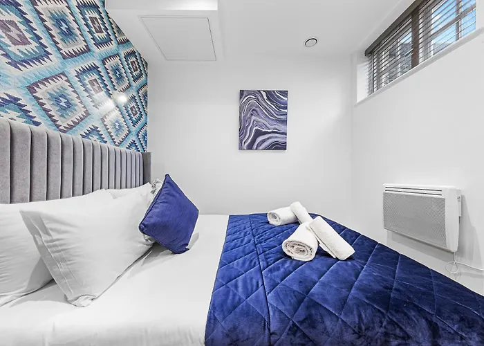 Modern One Bedroom Flat - Near Heathrow, Windsor Castle, Thorpe Park - Staines London Tw18