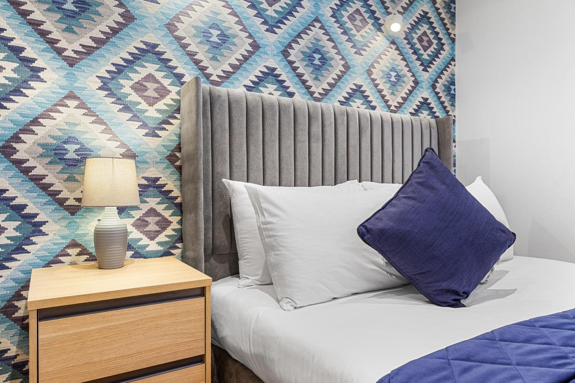 Modern One Bedroom Flat - Near Heathrow, Windsor Castle, Thorpe Park - Staines Tw18 Apartamento